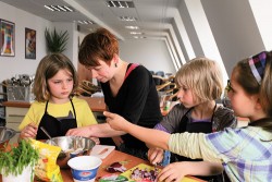   »Ich steh total auf Rhabarber« | Die Leipzigerin Nadine Passage vermitt elt Kindern bewusste Ernährung und Spaß am Kochen  