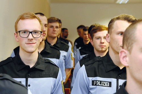   Durchs Hintertürchen | Hilfspolizisten sollen die sächsischen Beamten unterstützen  