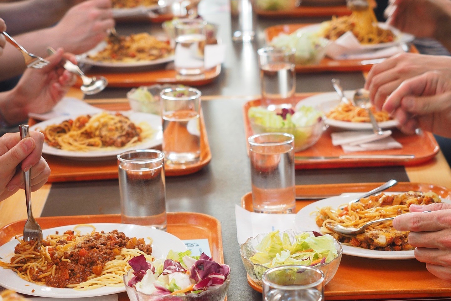   Ab durch die Mittagspause | Kantinen-Check: Diese öffentlichen Mittagstische können wir wärmstens empfehlen  