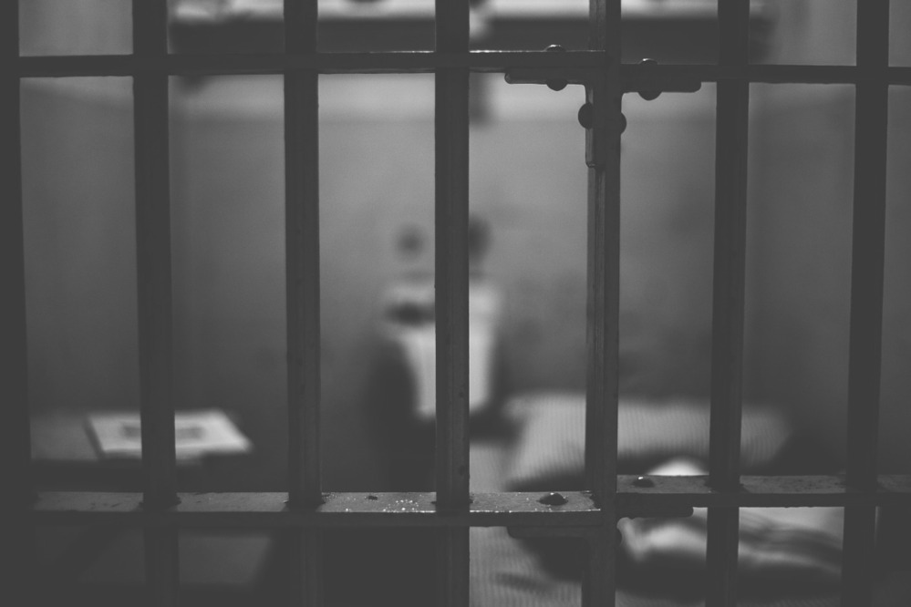   Kameraden auf beiden Seiten der Zellentür | Justizskandal: Ein Connewitz-Angreifer bewachte inhaftierte Rechtsterroristen  