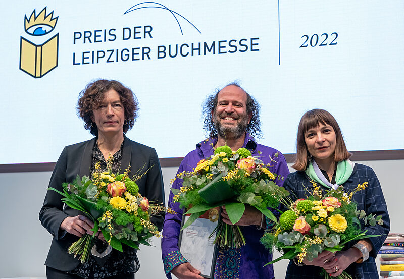 Wortkunst in der Glashalle | Anne Weber, Uljana Wolf und Tomer Gardi erhalten Buchmesse-Preise