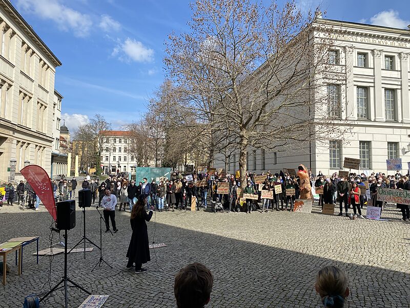 Haus ohne Geld | Kürzungspläne des Rektorats spalten die Universität Halle
