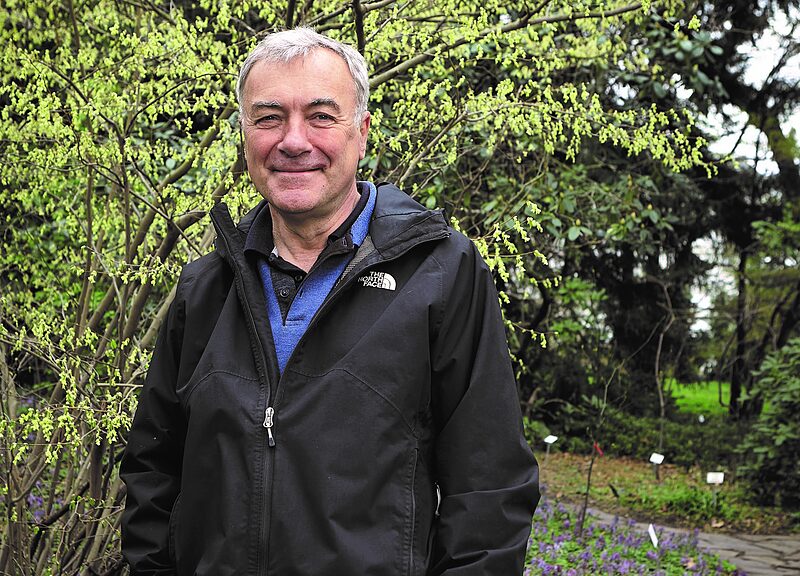»Zwischen Scharbockskraut und Buschwindröschen sozialisiert« | Leiter des Botanischen Gartens im Interview des Monats