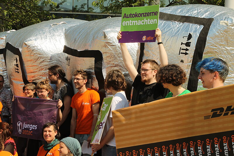 Versand, Transport, Protest | Weltverkehrsforum tagt in Leipzig