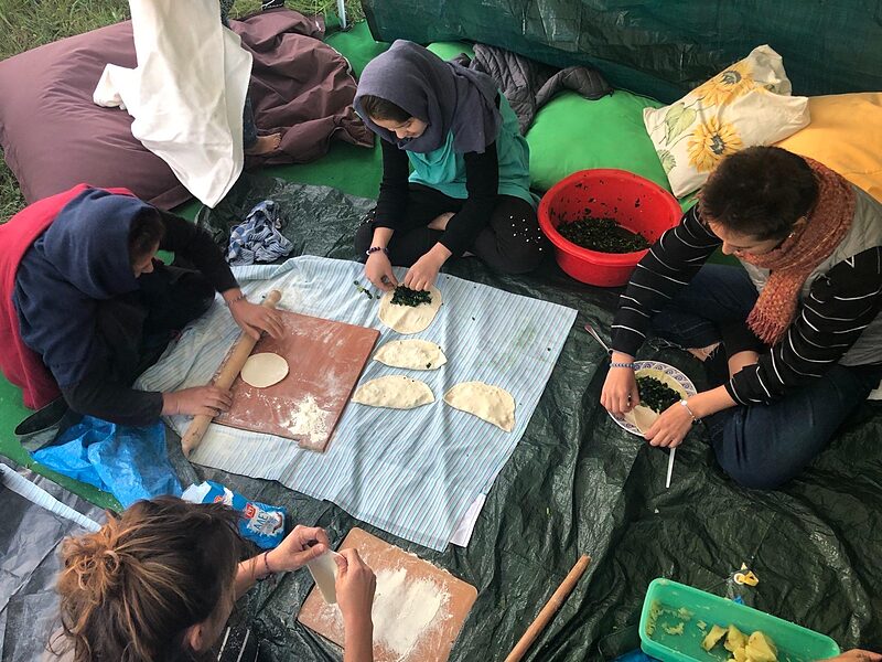 Praktischer Feminismus an der griechischen Grenze | Ein ehrenamtlicher Verein schafft sichere Orte für Frauen auf der Flucht