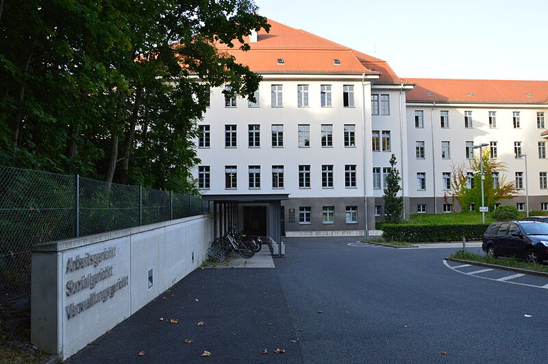 Leipziger Journalist verklagt LKA Sachsen | Behörden sollen vertrauliche Informationen im Fall Lina E. an die Presse gegeben haben