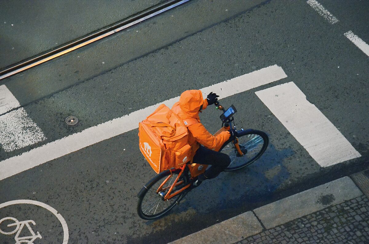   Fahrrad statt Frischgezapftes | Durch Corona haben sich die Art der Nebenjobs gewandelt.  