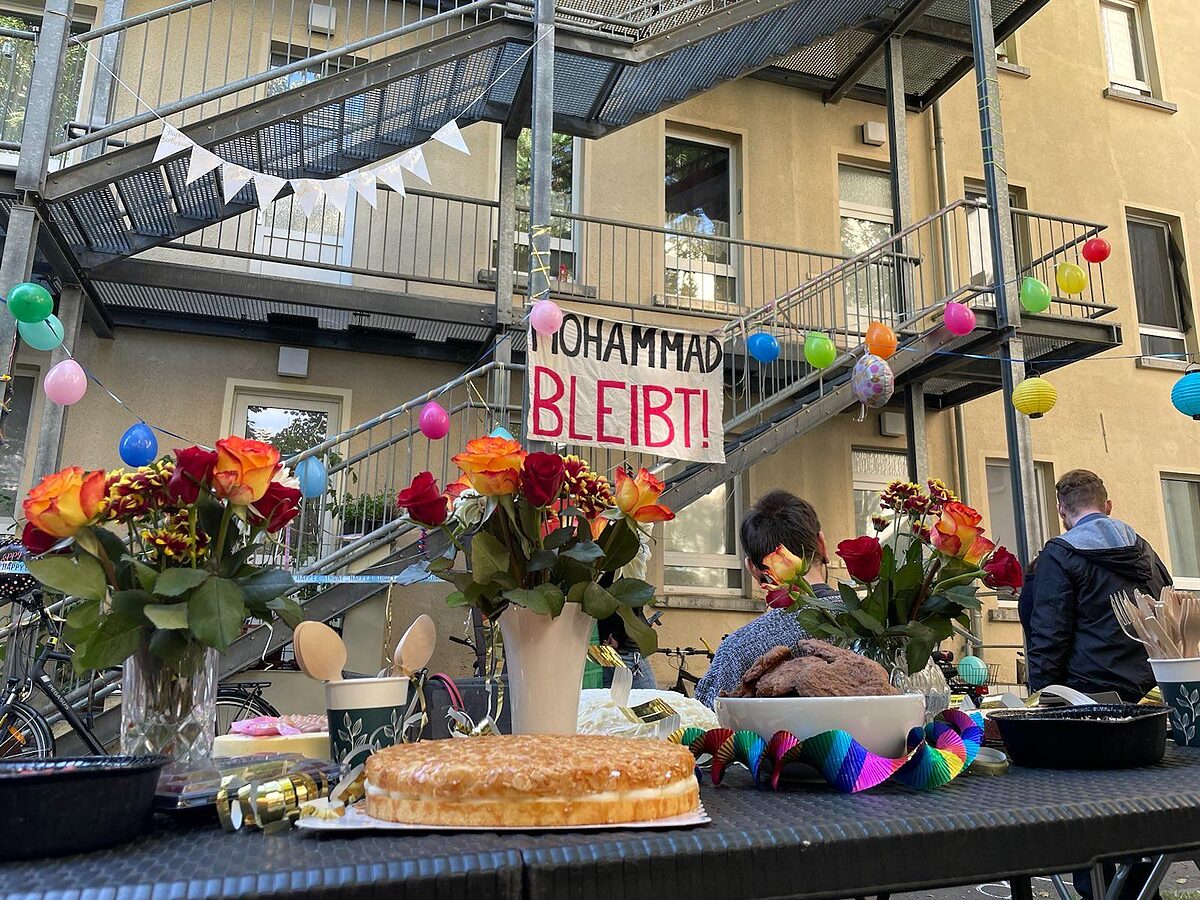   Abschiebung missglückt – »Behörden gekränkt« | Nach Protesten wird die Abschiebung Mohammad K.s ausgesetzt – und die Polizei geht gegen die Protestierenden vor  