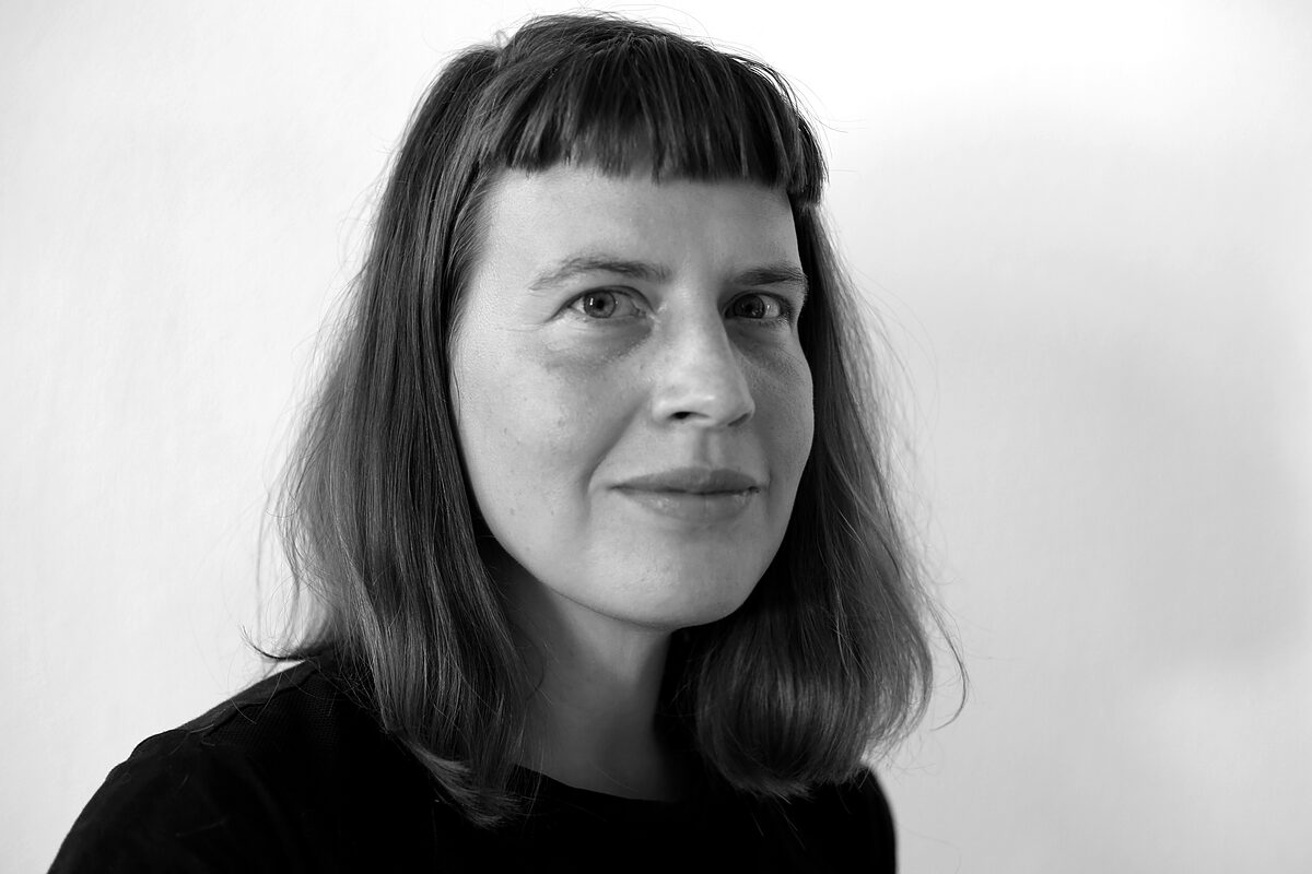  Azadiya – für ein Frauenleben in Freiheit | Die Leipziger Autorin Koschka Linkerhand hat ein Buch über eine junge vom Ehrenmord bedrohte Deutsch-Jesidin geschrieben. Ein Gespräch zum Internationalen Tag gegen Gewalt an Frauen.  