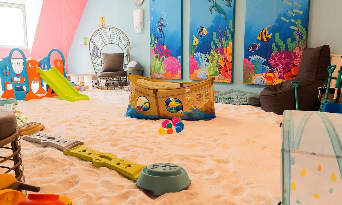   Buddeln im Salz statt im Sand | In einer künstlichen Salzgrotte können Kinder spielen und ihre Atemwege stärken  