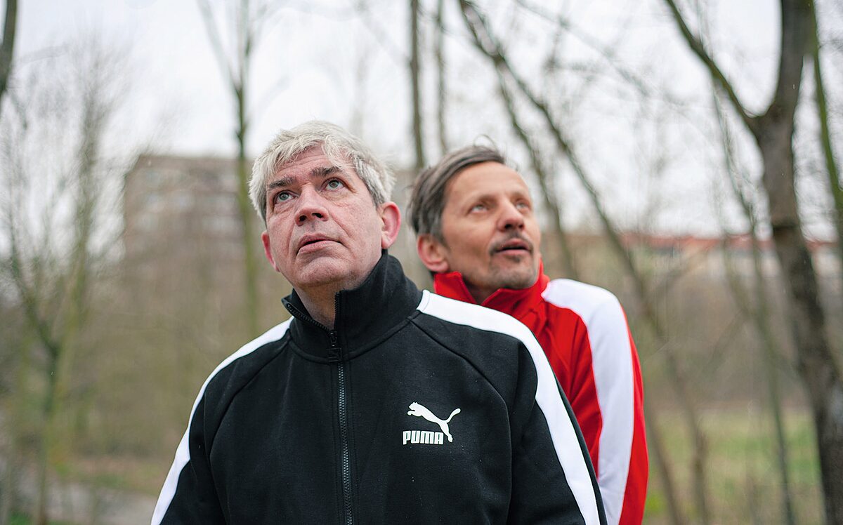   Kuddelmuddel in Klein-Krebslow | Die Cammespiele zeigen »Nur vom Weltraum aus ist die Erde blau« als Gefühlschaos  