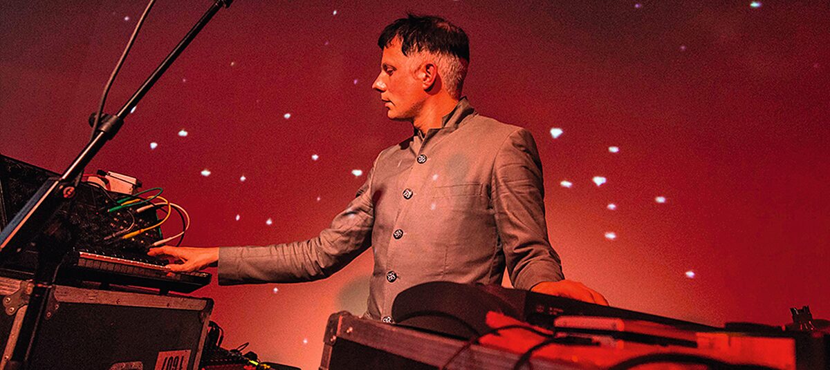   Dada-Punk im Realsozialismus | Das Leipziger Label Edition Iron Curtain Radio veröffentlicht Interpretationen von Art-Punk aus dem ehemaligen Ostblock  