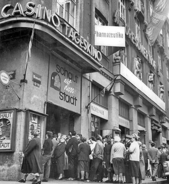 Die Filmreihe »Cinema Casino« begleitet die Entstehung des Einheitsdenkmals | Das Zeitgeschichtskino der Stiftung Friedliche Revolution soll einen Austauschraum öffnen