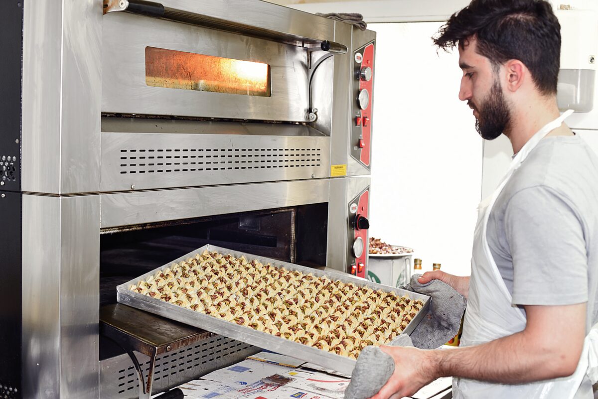   Vogelnester auf der Eisenbahnstraße | Baklava-Produktion im Leipziger Osten – eine Bestandsaufnahme  