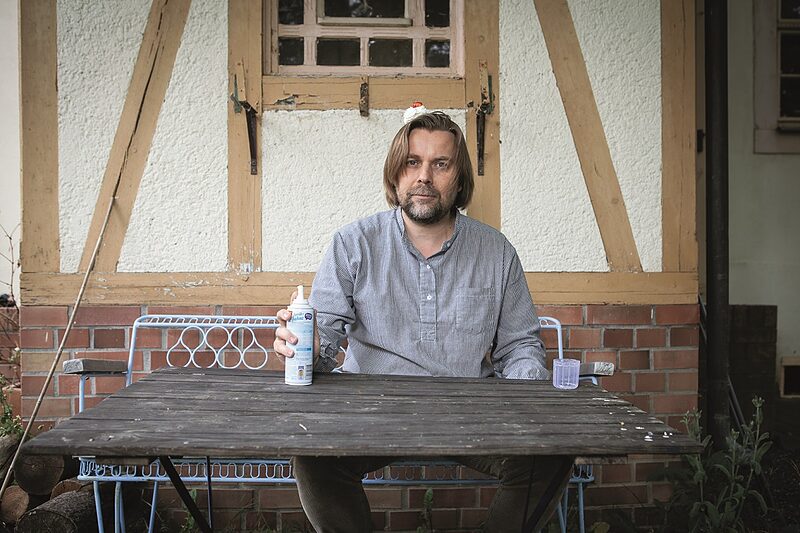 »Machste Sahne drauf und alles ist schön« | Regisseur Sebastian Mandla über Schlager-Kleckse und inklusives Theater