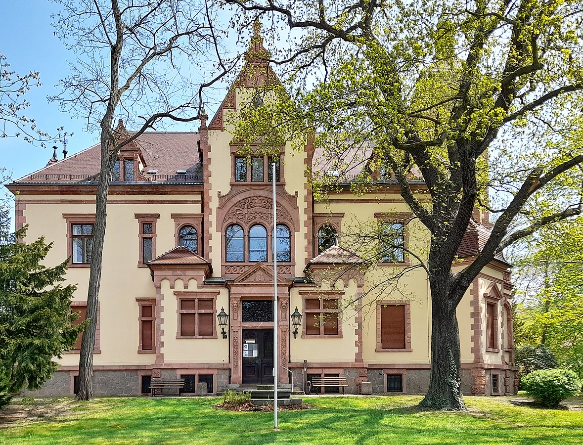   Rechts-Streit | Weil ein Paper ihn als rechts einordnet, verklagt ein Bauunternehmer aus Bautzen die Uni Leipzig  
