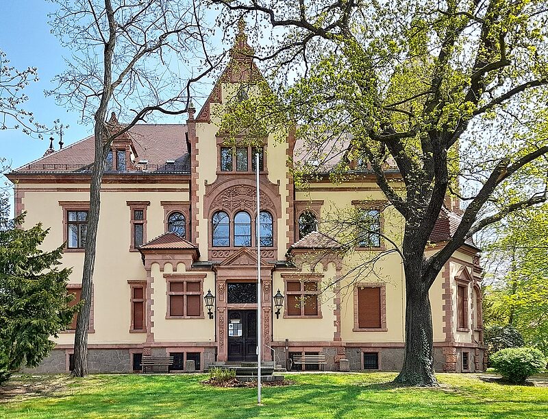 Rechts-Streit | Weil ein Paper ihn als rechts einordnet, verklagt ein Bauunternehmer aus Bautzen die Uni Leipzig