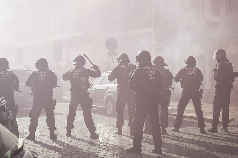 Akte X | Die Grundrechtsverletzungen um den Tag X werden ohne politische Folgen bleiben. Die Betroffenen sind weiteren Repressalien ausgesetzt.