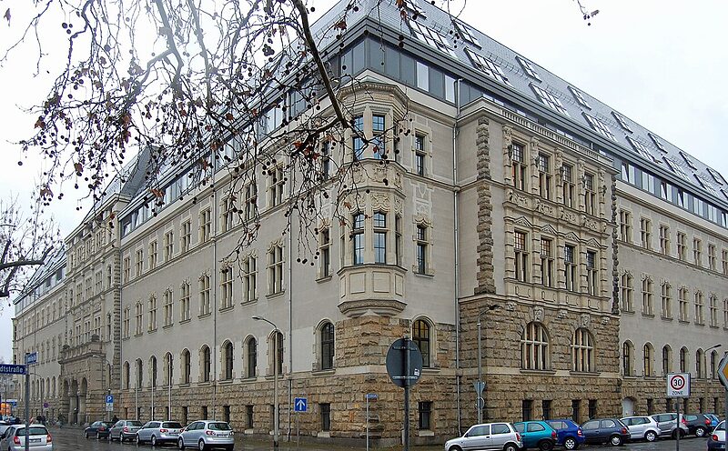 Sieben Monate Haft für Hallenser Neonazi | Grund ist der Angriff auf einen Fotografen im November 2020 bei einer Querdenken-Veranstaltung.