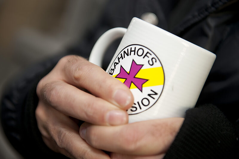 Offene Ohren und »Kaffee komplett« | Ein Tag bei der Bahnhofsmission Leipzig
