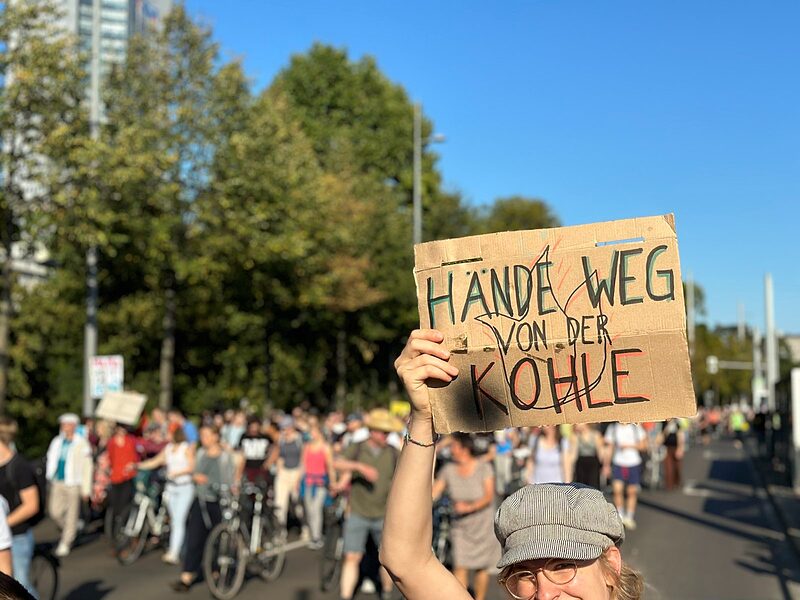 »Der gesamte Entwurf wurde nach polizeilichen Logiken erstellt« | Das Grundrechts-Komitee kritisiert, wie das sächsische Kabinett das Versammlungsgesetz reformieren will.
