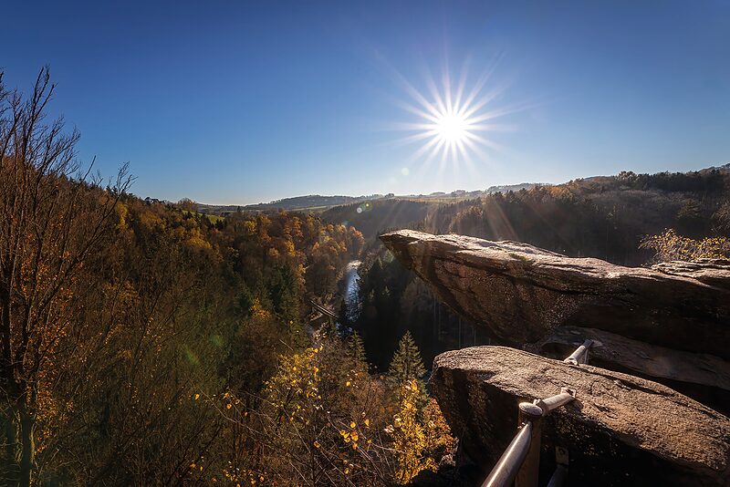 Am schönen Abgrund | Beinebaumeln an der Brückenklippe in der Wolkensteiner Schweiz
