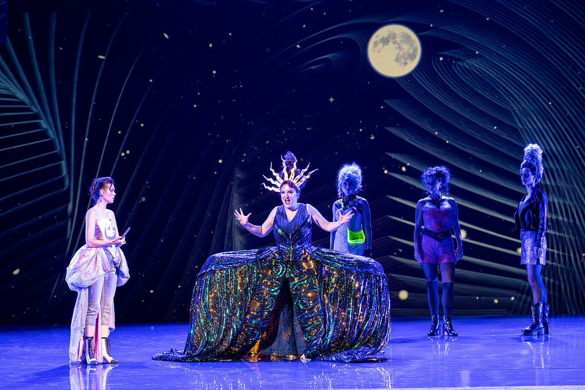   Elefant, Tiger & Co. | Nach knapp 20 Jahren leistet sich die Oper eine neue »Zauberflöte« – ironisch, smart und trashig  