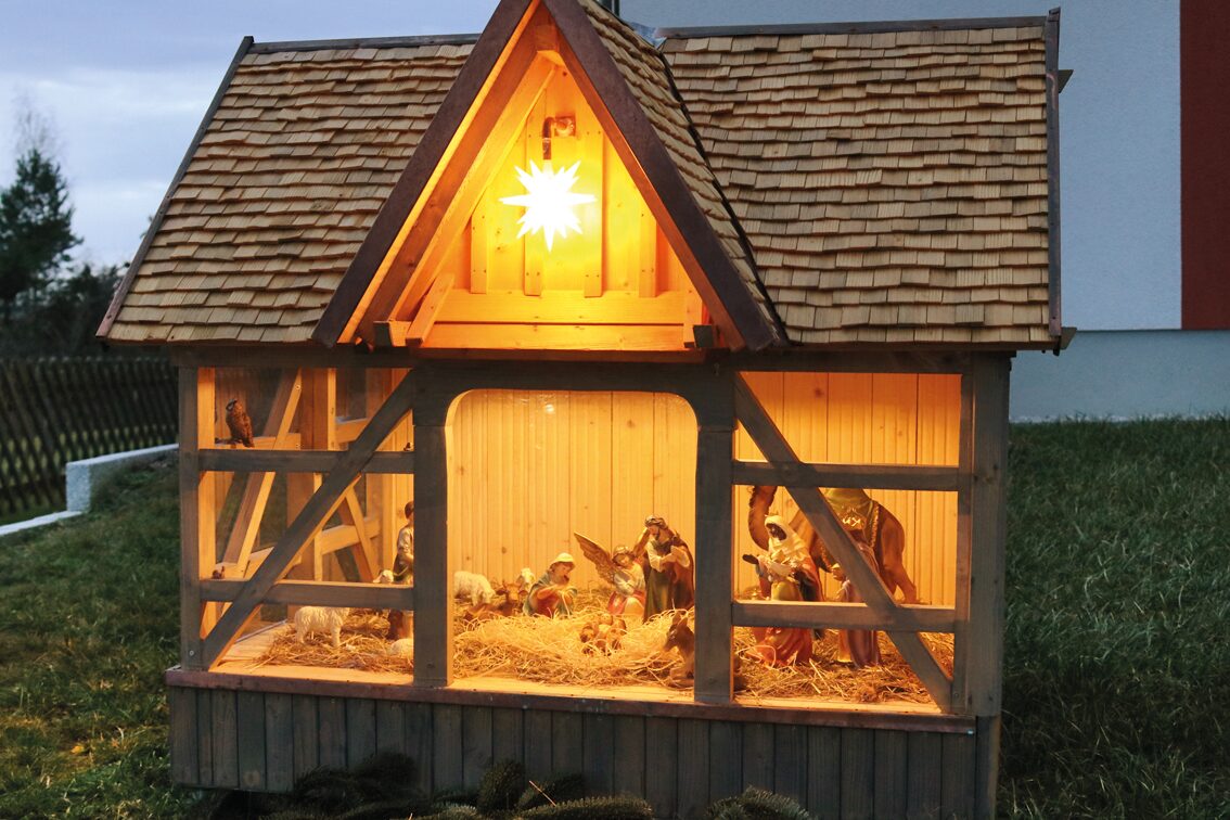   Von Krippenweg bis Weihnachtsberg | Nicht nur im Erzgebirge zeigen Einheimische in der Adventszeit gut gehütete Heimwerksschätze: Krippen, Pyramiden und Weihnachtsberge laden zum Spazieren ein  