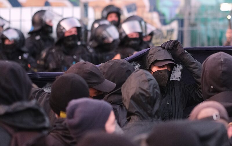 Avantgarde von gestern  | Autoritär-kommunistische Gruppen sehen sich in Leipzigs linker Szene im Aufwind – währenddessen werden undogmatische Gegenstimmen lauter 