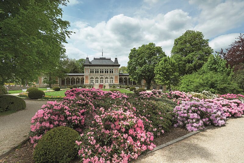 Baden wie ein König | Das Vogtland hat viel Wald, alte Burgen und ein königliches Kurhaus