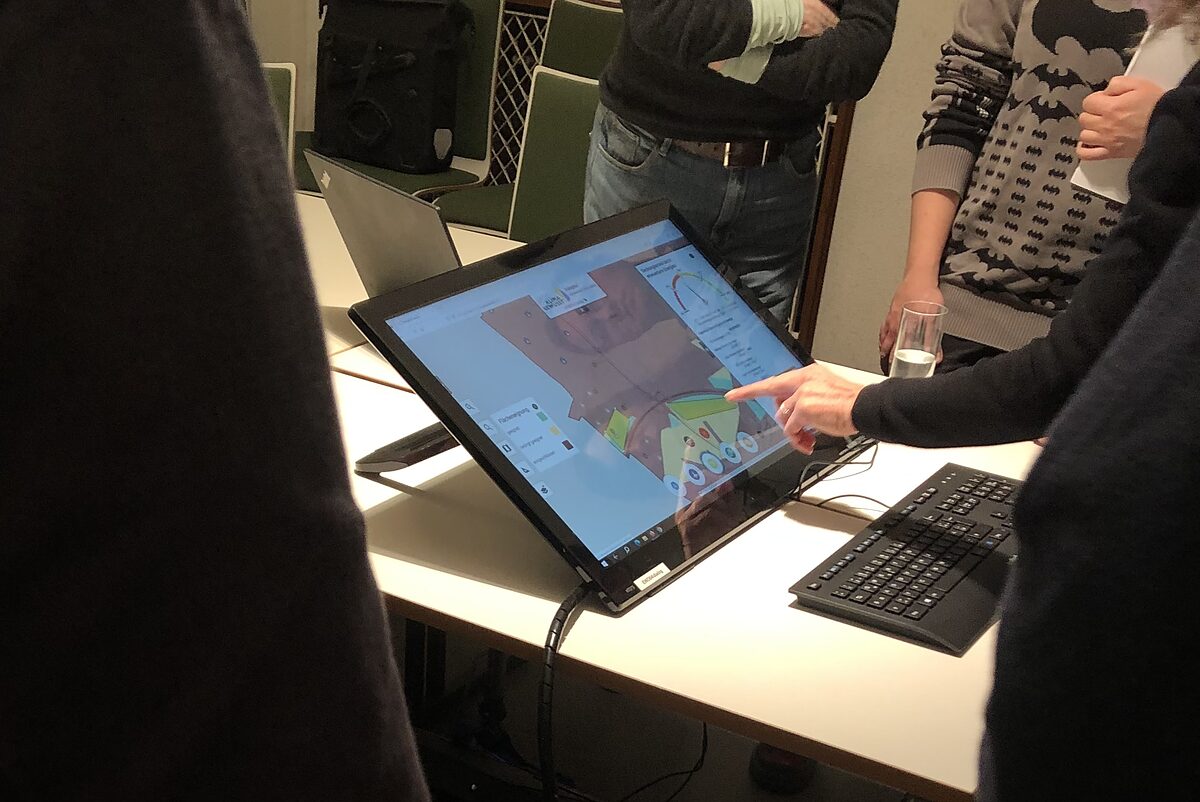   Solaranlagen am Cossi-Nordufer | Beim Planspiel versuchten Leipzigerinnen und Leipziger die Stadt klimaneutral zu gestalten  