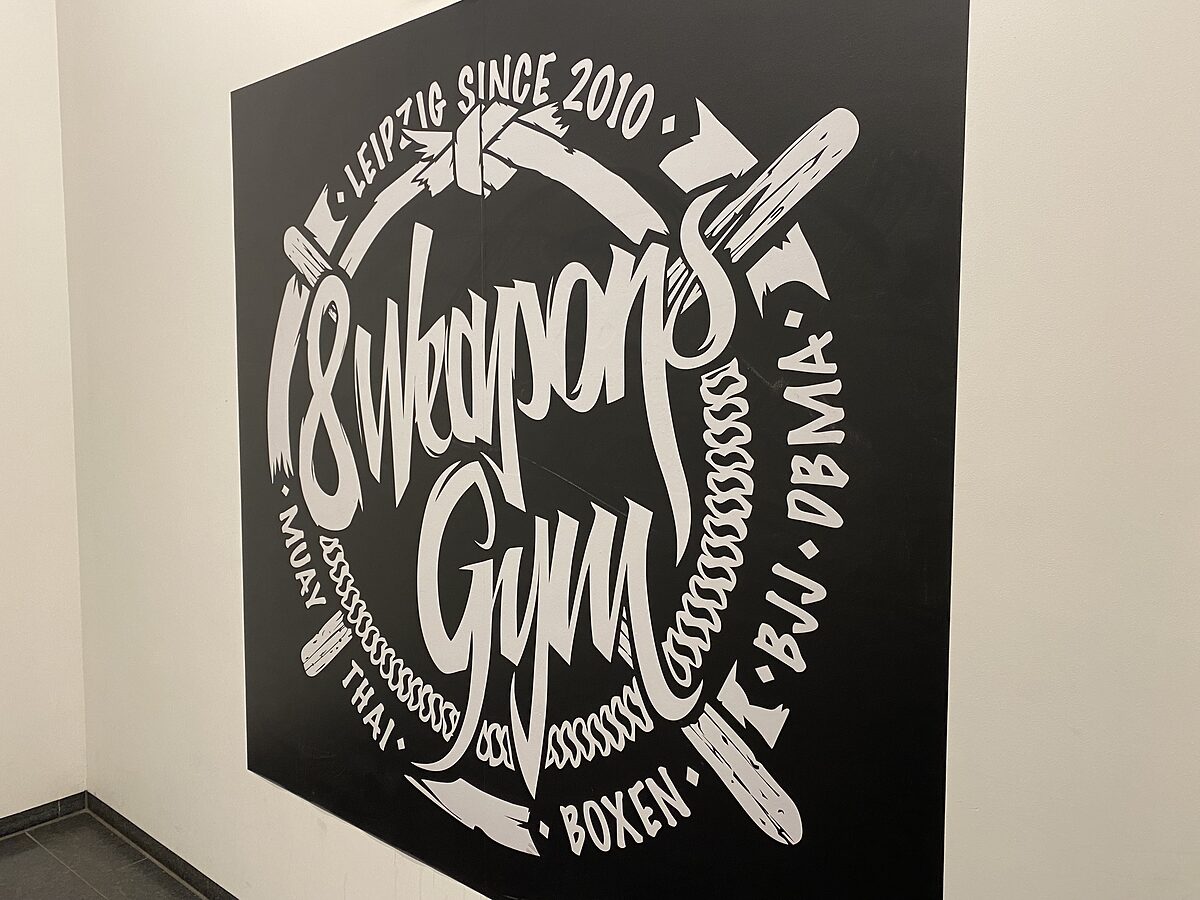   Machtmissbrauch und Manipulation | »8 Weapons Gym« trennt sich von Trainer, dem jahrelanges »schädliches Verhalten gegenüber Frauen« im Verein vorgeworfen wird  