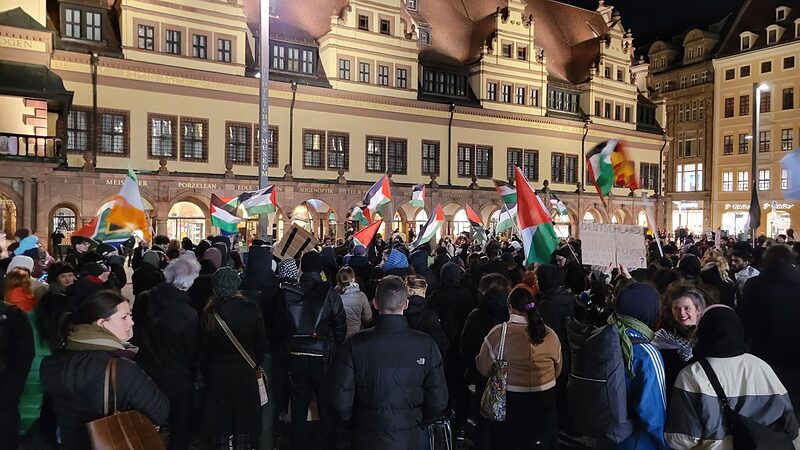 »Ich werde nach wie vor von solchen Demonstrationen berichten« | Journalist nach Pro-Palästina-Kundgebung in Leipzig angegriffen