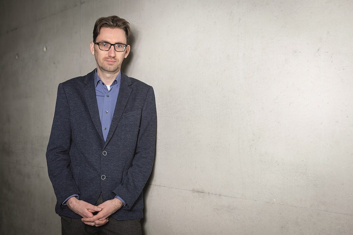   »Wenn Redaktionen Umfragen in Auftrag geben, muss es sich für sie auch lohnen« | Der Politikwissenschaftler Hendrik Träger über Wahlumfragen in den Medien  
