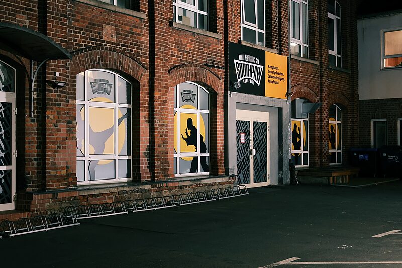 Erst O.K., jetzt K.O.? | Das Southpaw Gym in Connewitz wird abgewickelt. Der kreuzer war auf Milieu-Verbindungen des Interim-Chefs gestoßen.