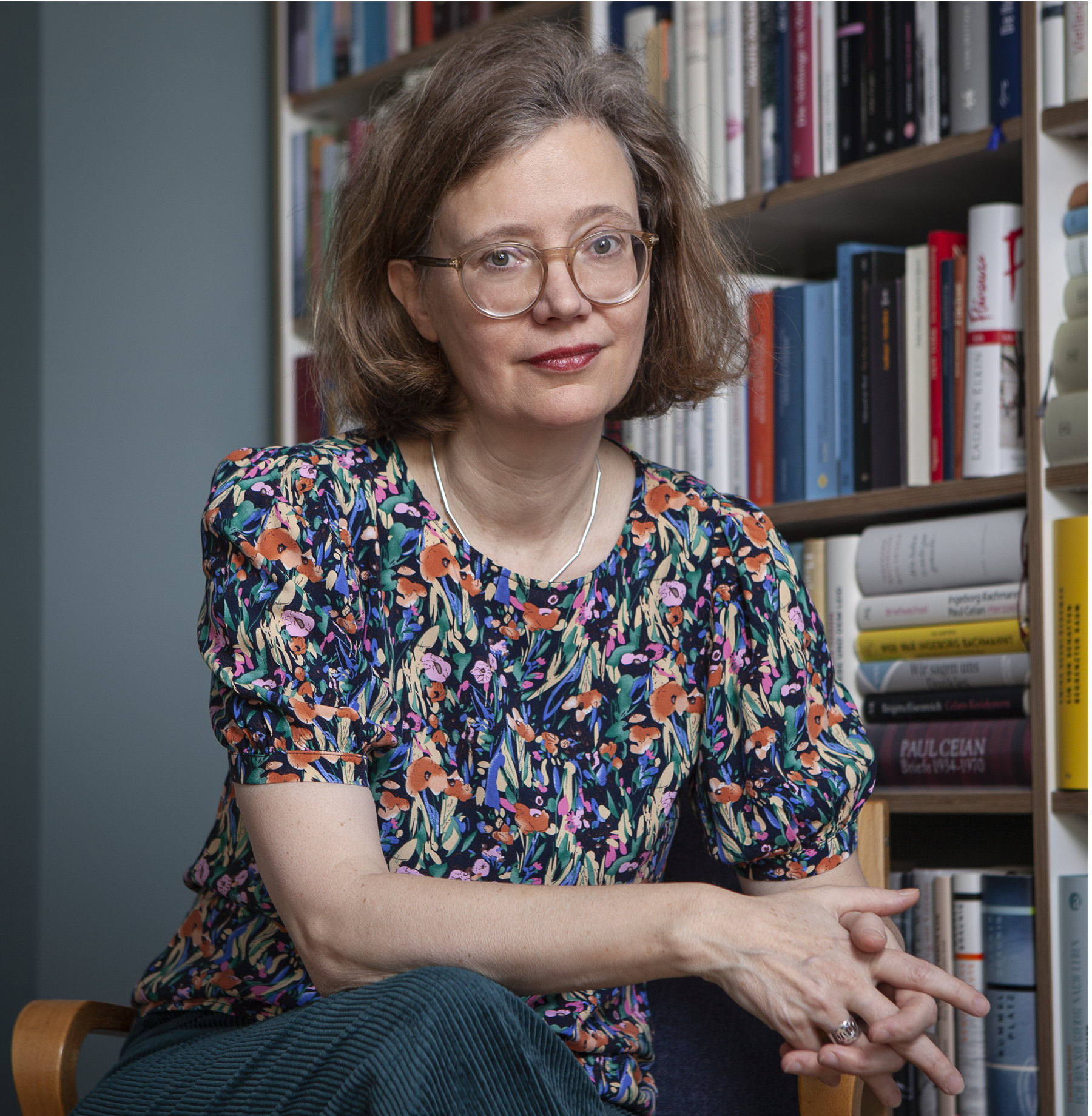 »Ich bin großer Fan von weiblicher Doppelspitze« | Von der Austauschschülerin in Amsterdam zur Gastland-Kuratorin: Bettina Baltschev im großen Interview