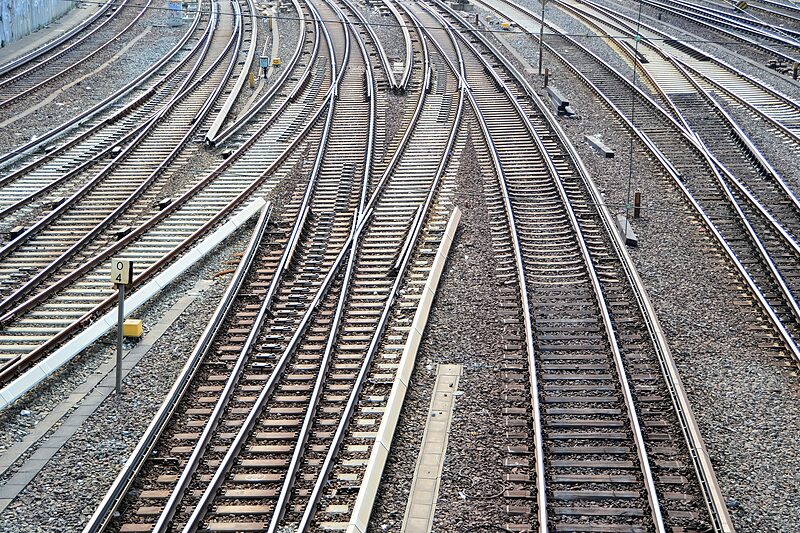 »Sowas darf nicht normal werden« | Ein Eisenbahner aus Sachsen meldet antisemitische Nachrichten aus dienstlichen Chatgruppen - und wird kurz darauf gekündigt