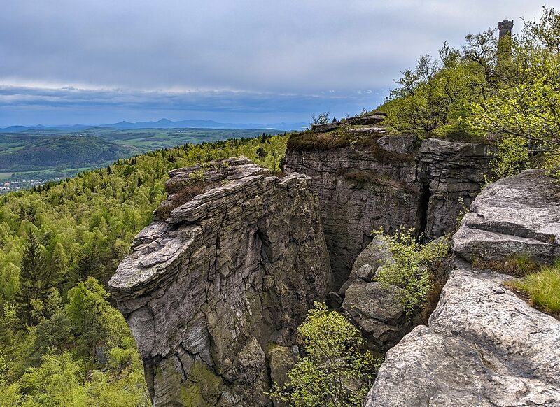 Waldeinsamkeit | Der Forststeig Elbsandstein ist eine Strecke für autarkes Weitwandern, die erst vor wenigen Jahren eröffnet wurde – ein neu erschienener Führer stellt die Etappen detailliert vor