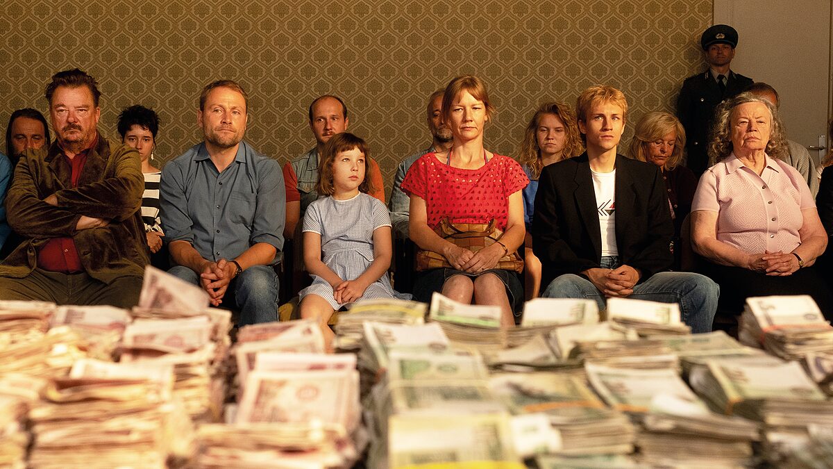  Ich wär so gerne Millionär | »Zwei zu Eins« mit Sandra Hüller erzählt von einem irrwitzigen »Geldraub« in der Nachwendezeit  