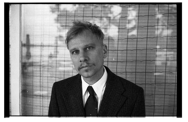 Aufruhr als teures Hobby | Robert Stadlober singt und spielt seine Vertonungen von Kurt-Tucholsky-Gedichten im Literaturhaus