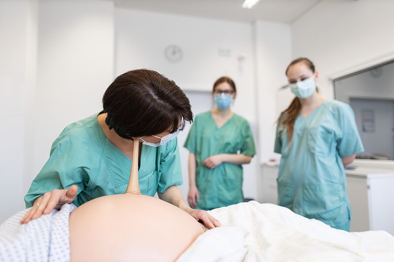 »Gewaltiges Naturereignis Geburt« | Das Uni-Klinikum hat seit August ein Institut für Hebammenkunde