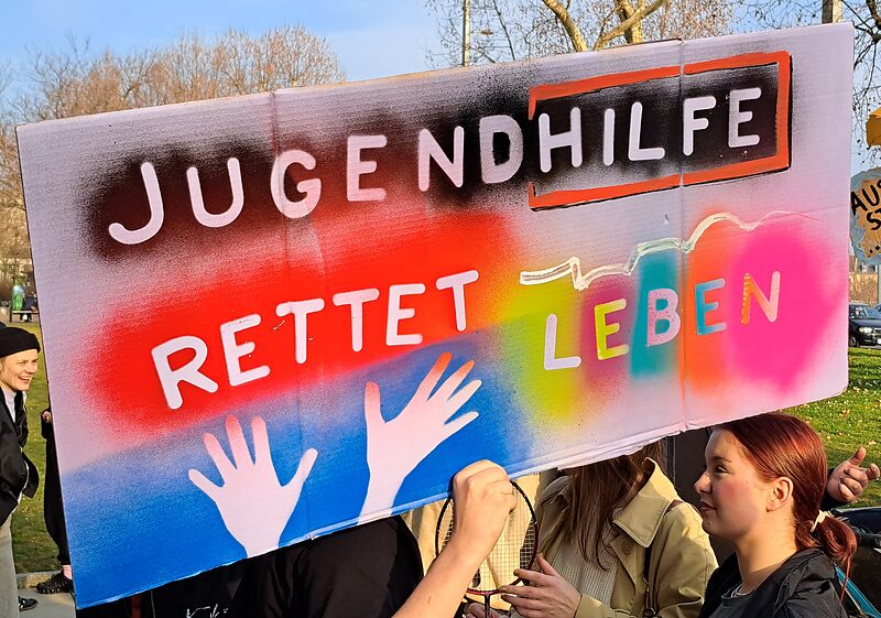 Ein Rettungsboot, aber noch kein sicherer Hafen | Stadtrat beschließt zusätzliche Förderung für die Kinder- und Jugendhilfe