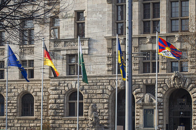»Das Ziel ist die komplette Auslöschung der tibetischen Kultur« | Am 10. März weht vor der Neuen Rathaus die Tibetflagge