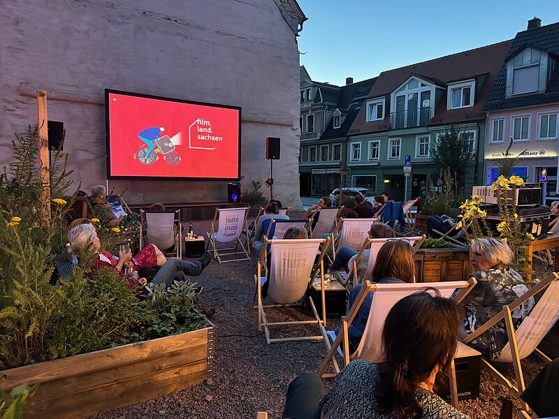 Zwischen Aufatmen und Einsparen | Programm »film.land.sachsen« erhält doch Förderung, GfZK muss Kürzungen hinnehmen