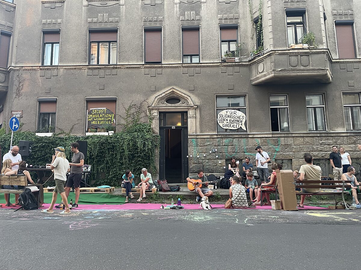   »Das Haus ist ein kleines Dorf« | Im Leipziger Osten kämpft eine Hausgemeinschaft erfolgreich gegen den Verlust ihres Zuhauses  