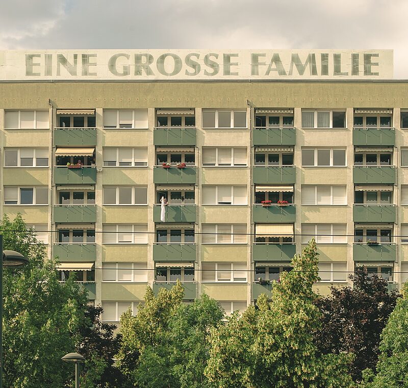 »Für die einen fängt es hier an, für die anderen hört es auf« | Der Wogetra-Plattenbau wird sechzig – ein Besuch bei seinen Bewohnerinnen und Bewohnern
