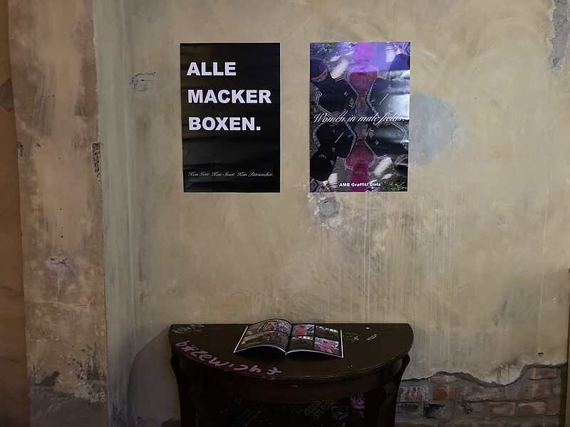 Kunst im Späti-Regal | Kunst im Späti-Regal Die studentische Ausstellung »Fragments of Leipzig – Visuelle Ethnographien im urbanen Raum« setzt wissenschaftliche Arbeiten künstlerisch um