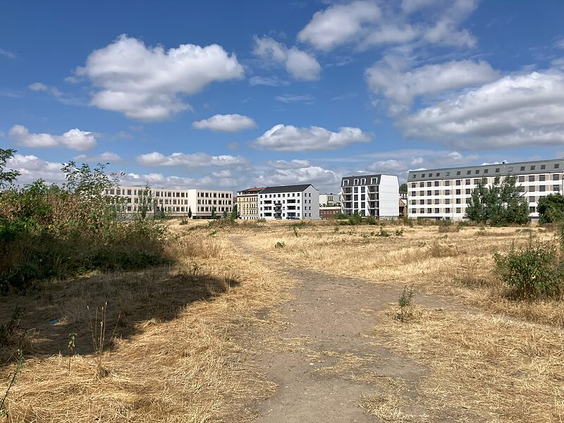 Konflikt ums Jahrtausendfeld geht weiter | Der Elternrat der Grundschule in der Gießereistraße wehrt sich gegen die Bebauung
