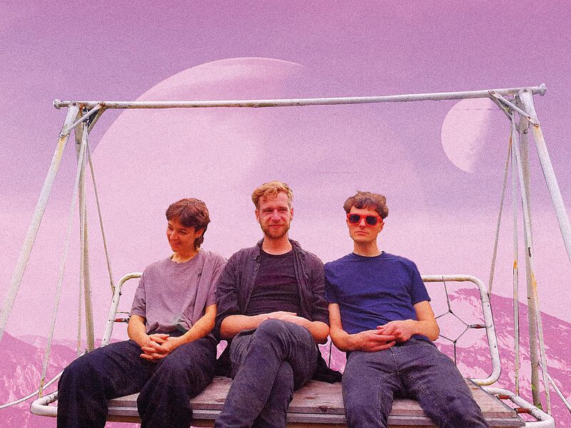 »Am schönsten ist es zu dritt im Proberaum« | Das Leipziger Dreampop-Trio Twins in Colour veröffentlicht nach sechs Jahren sein Debütalbum
