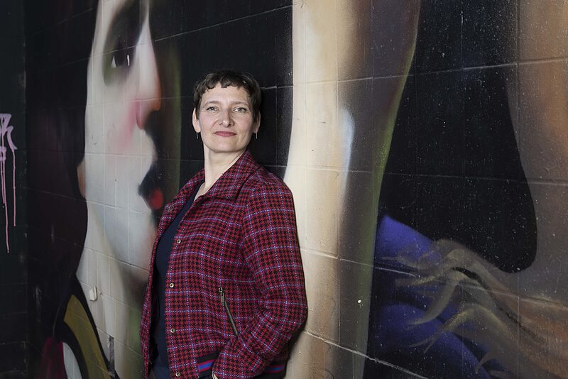 »89/90 ambivalent erzählen« | Historikerin Anna Lux über Popkultur als Erinnerungsstrategie und Leipzigs Umgang mit den  Umbrüchen nach 1989